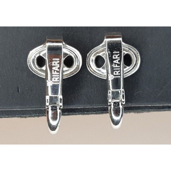 Vintage Trifari Faux Pearl Clip On Earrings - Picture 7 of 8